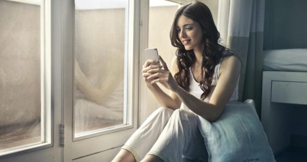 How To Keep A Girl Interested Through Text – 7 Rules